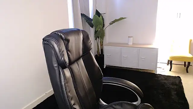 Crystal-dreamt online show from 02/20/26, 09:33