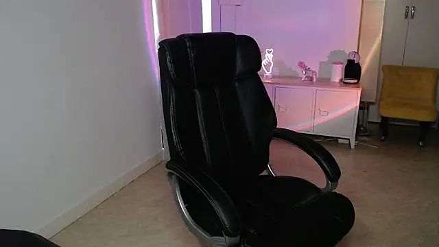 Crystal-dreamt online show from 11/05/25, 01:25