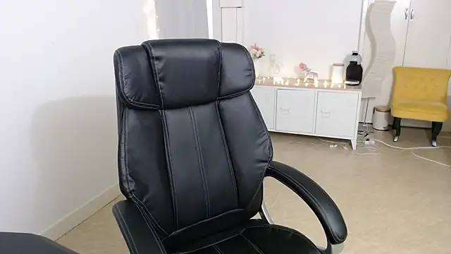 Crystal-dreamt online show from 10/02/25, 01:36