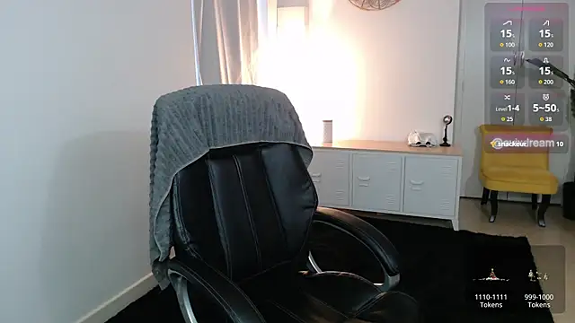 Crystal-dreamt online show from 04/06/26, 08:48