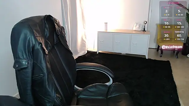 Crystal-dreamt online show from 04/15/26, 09:59