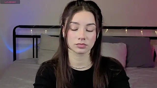 sinthiaroze online show from 10/27/25, 07:26