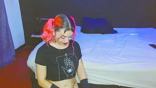 ASTRIDBULM online show from 10/17/25, 07:37