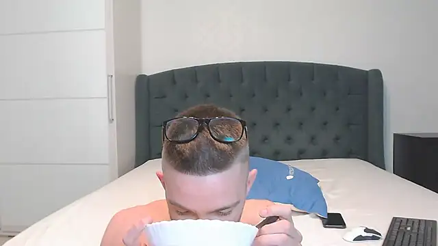 Marselle Laker online show from 01/08/25, 01:53