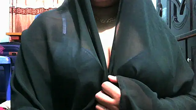 Snapshot of Bengalisexygirl chatting on 10/29/25, 01:43 Bengalisexygirl online show from 10/29/25, 01:43