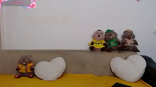 Snapshot of ElenaRose90 chatting on 06/16/26, 07:58 ElenaRose90 online show from 06/16/26, 07:58