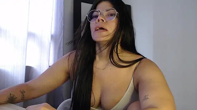 Snapshot of cristal_sexybody chatting on 02/05/25, 09:40 cristal sexybody online show from 02/05/25, 09:40