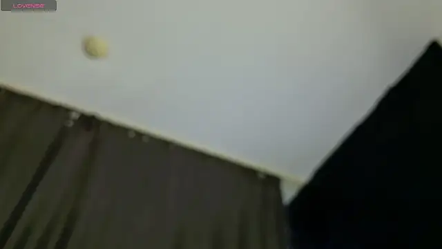Snapshot of moniqque chatting on 02/25/25, 04:14 moniqque online show from 02/25/25, 04:14