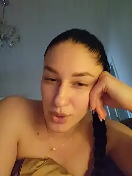 Snapshot of moniqque chatting on 07/12/26, 02:40 moniqque online show from 07/12/26, 02:40