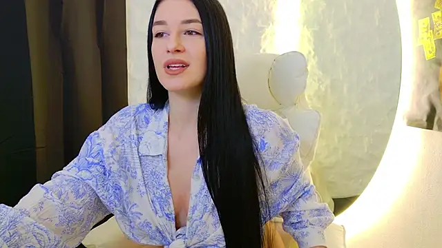 moniqque online show from 10/22/25, 04:56