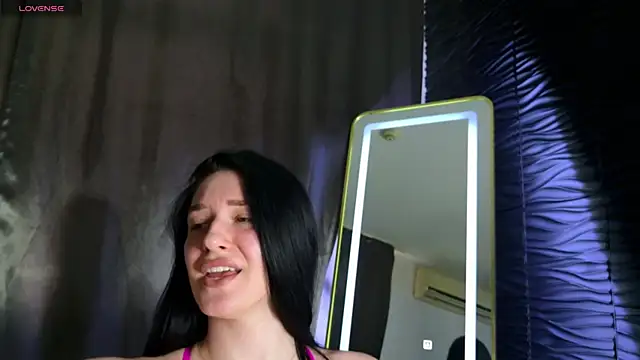 Snapshot of moniqque chatting on 03/01/25, 08:56 moniqque online show from 03/01/25, 08:56