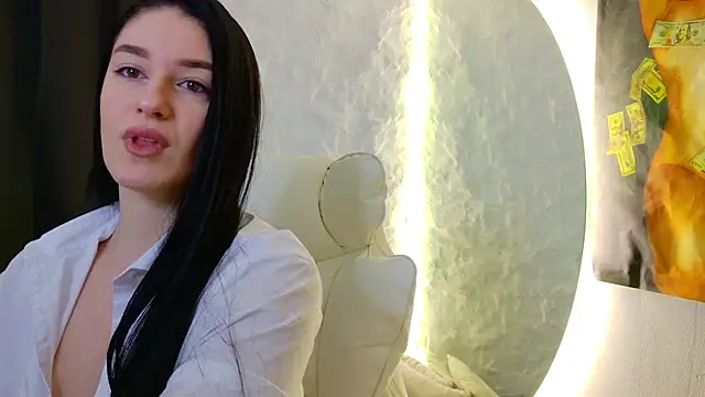 Snapshot of moniqque chatting on 10/20/25, 04:47 moniqque online show from 10/20/25, 04:47
