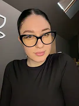 moniqque online show from 11/12/25, 07:01