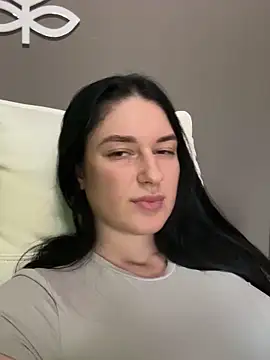 Snapshot of moniqque chatting on 10/13/25, 01:34 moniqque online show from 10/13/25, 01:34