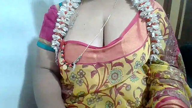 Snapshot of archanatelugu9 chatting on 05/18/26, 04:12 archanatelugu9 online show from 05/18/26, 04:12