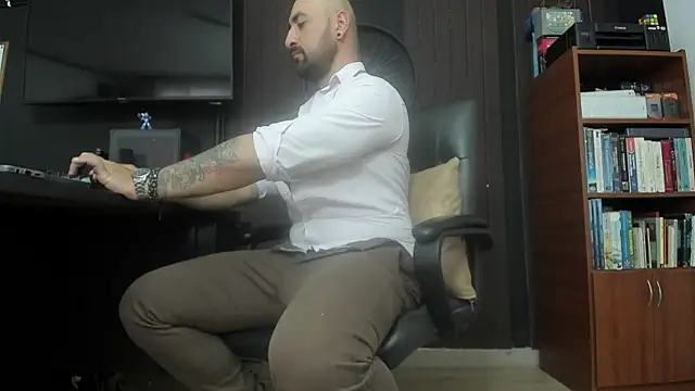 Leon 1234 online show from 11/18/25, 07:06