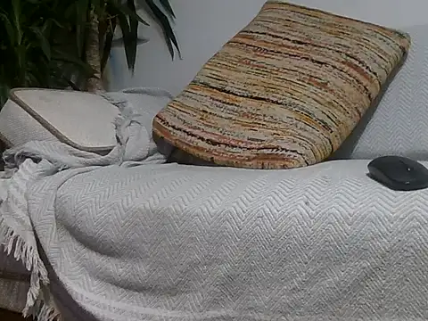 reslerkek31 online show from 10/24/25, 08:41