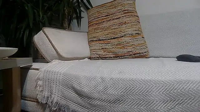 reslerkek31 online show from 11/18/25, 08:34