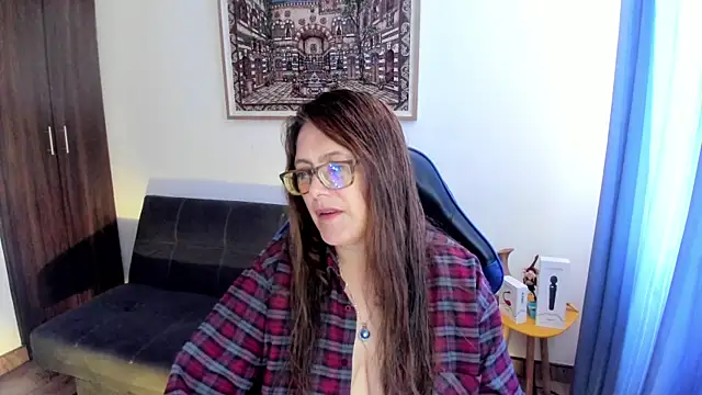 Ivette Shaira online show from 04/18/26, 01:24