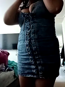 Snapshot of Morenitha-XXX chatting on 11/06/25, 12:42 Morenitha-XXX online show from 11/06/25, 12:42