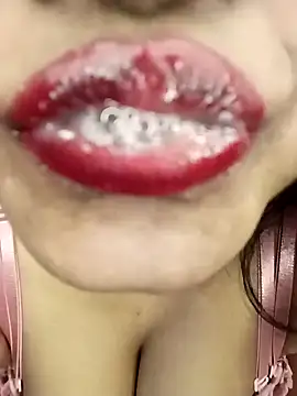 Snapshot of Hotlisa chatting on 12/13/24, 04:11 Hotlisa online show from 12/13/24, 04:11