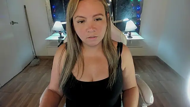 Snapshot of victoria_rosse520 chatting on 03/05/25, 09:15 victoria rosse520 online show from 03/05/25, 09:15