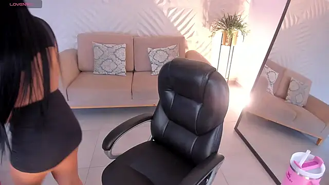 Snapshot of MileyCruz_ chatting on 03/15/25, 07:27 MileyCruz online show from 03/15/25, 07:27