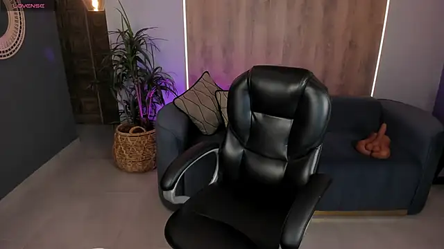 Snapshot of MileyCruz_ chatting on 09/11/25, 11:38 MileyCruz online show from 09/11/25, 11:38