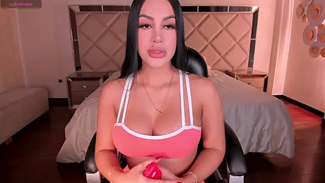 Snapshot of MileyCruz_ chatting on 03/19/25, 03:30 MileyCruz online show from 03/19/25, 03:30