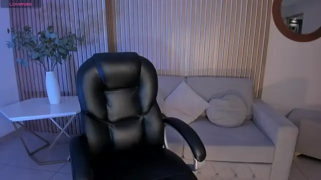 DannaCruz online show from 10/18/25, 07:27