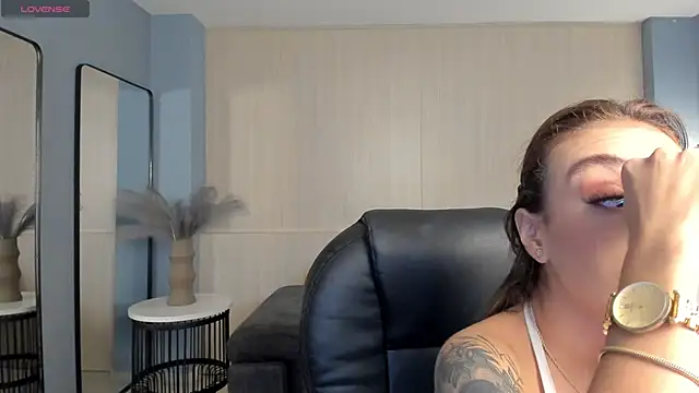 DannaCruz online show from 09/28/25, 10:55