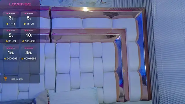 valkiria moore online show from 10/04/25, 07:48