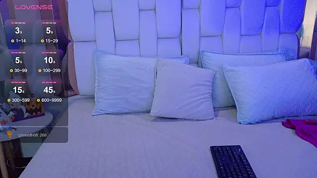 valkiria moore online show from 10/16/25, 08:06