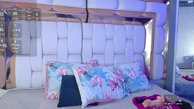 valkiria moore online show from 11/24/25, 07:36