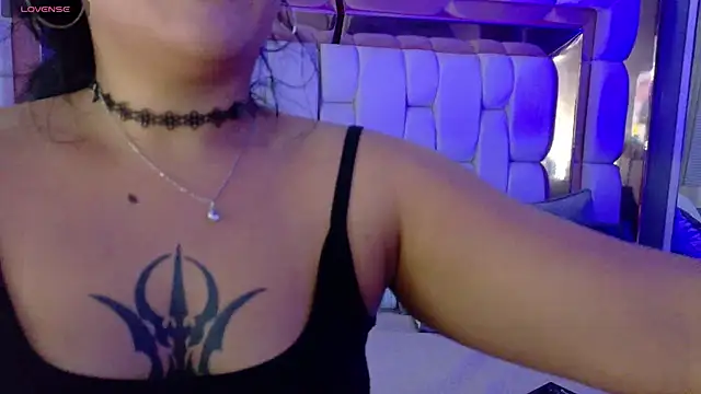 valkiria moore online show from 11/07/25, 08:02