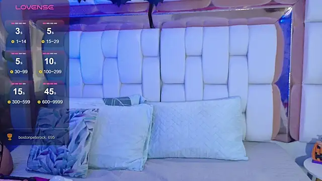 valkiria moore online show from 10/18/25, 07:49