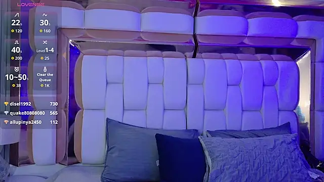 valkiria moore online show from 11/06/25, 07:51