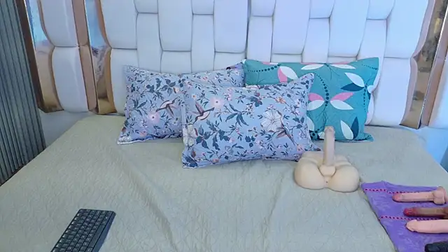 valkiria moore online show from 03/25/26, 08:08