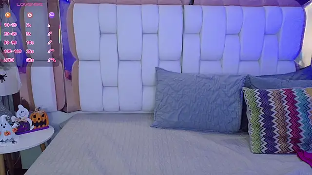 valkiria moore online show from 10/15/25, 08:17