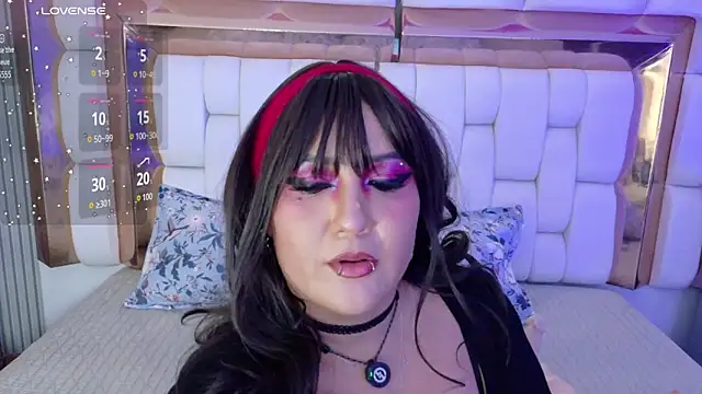 valkiria moore online show from 03/31/26, 08:11