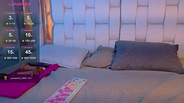 valkiria moore online show from 10/05/25, 07:37