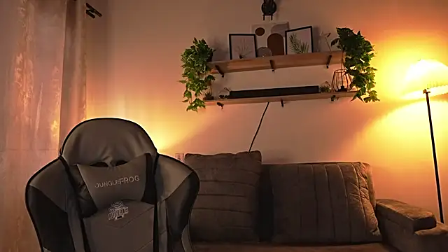 Snapshot of Paulah_x chatting on 02/24/26, 08:31 Paulah x online show from 02/24/26, 08:31