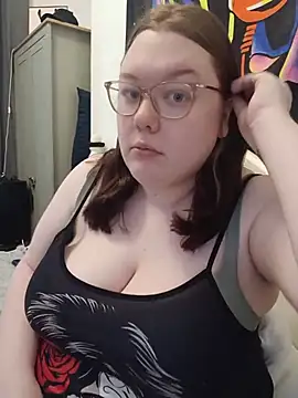 Snapshot of Sexycurvyemilyy chatting on 07/19/26, 05:42 Sexycurvyemilyy online show from 07/19/26, 05:42