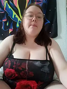 Sexycurvyemilyy online show from 04/09/26, 02:01