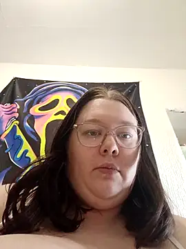 Sexycurvyemilyy online show from 04/11/26, 08:01