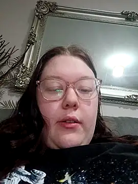 Sexycurvyemilyy online show from 11/20/25, 06:41