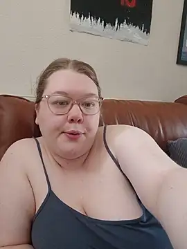 Snapshot of Sexycurvyemilyy chatting on 07/11/26, 01:33 Sexycurvyemilyy online show from 07/11/26, 01:33