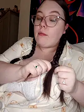 Sexycurvyemilyy online show from 03/15/26, 09:11