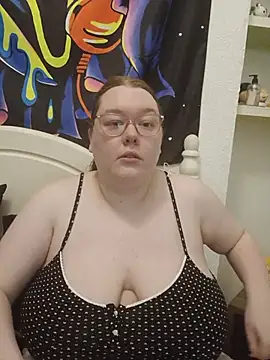 Snapshot of Sexycurvyemilyy chatting on 06/26/26, 10:04 Sexycurvyemilyy online show from 06/26/26, 10:04