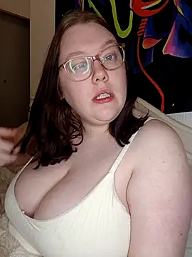 Sexycurvyemilyy online show from 04/21/26, 08:48